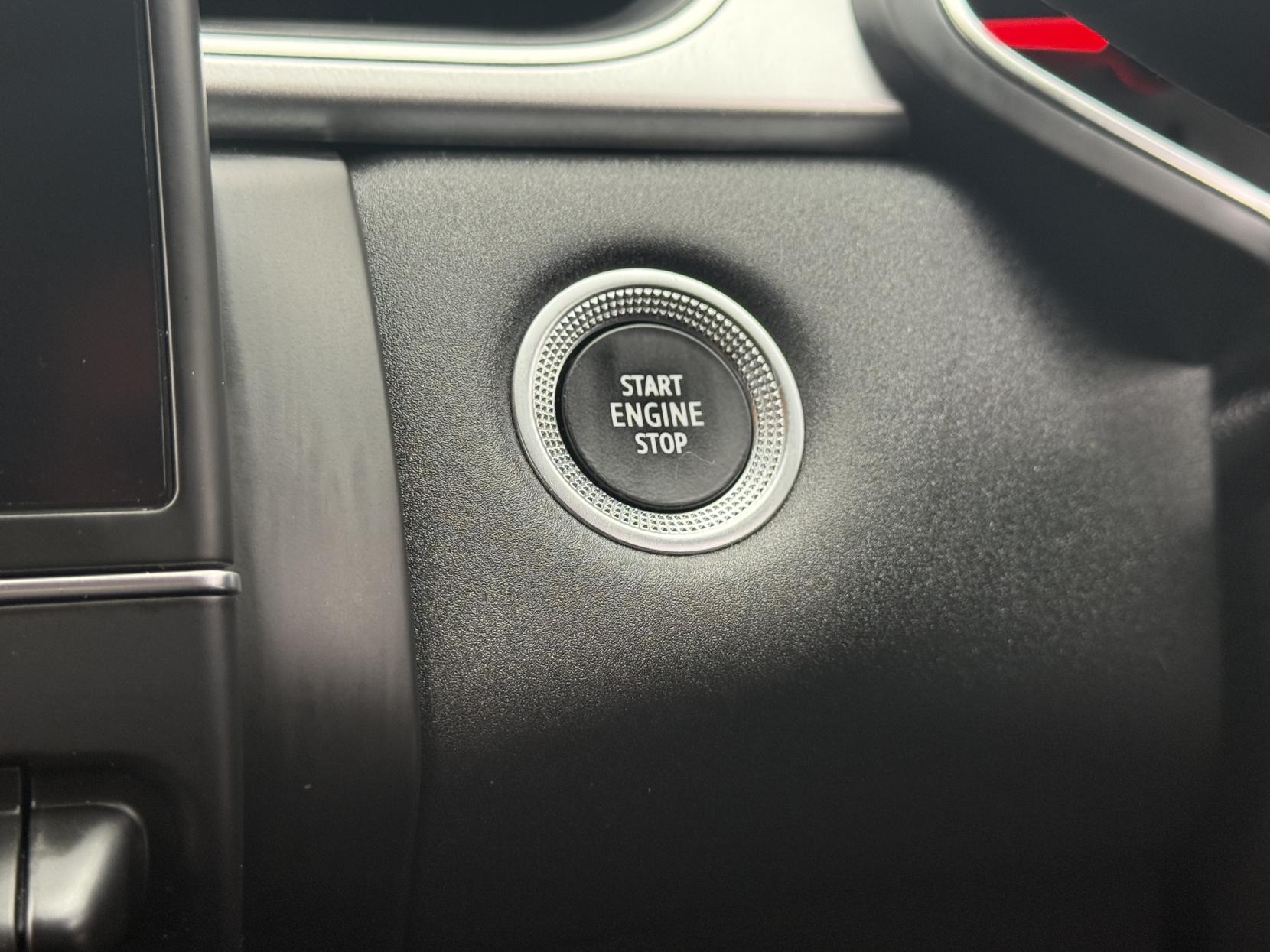 Renault Captur 1.5 Blue dCi Iconic SUV 5dr Diesel Manual Euro 6 (s/s) (95 ps)