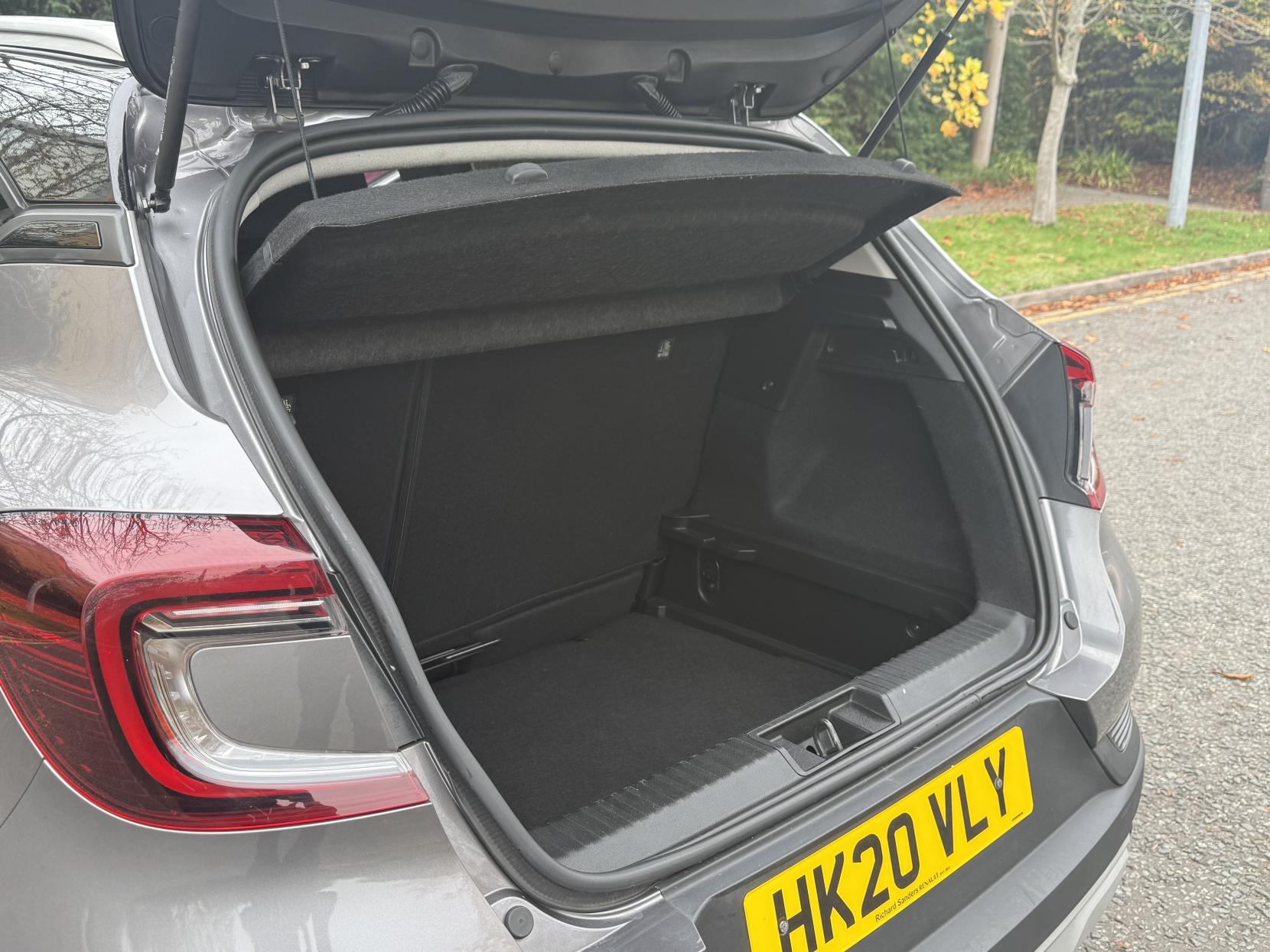 Renault Captur 1.5 Blue dCi Iconic SUV 5dr Diesel Manual Euro 6 (s/s) (95 ps)