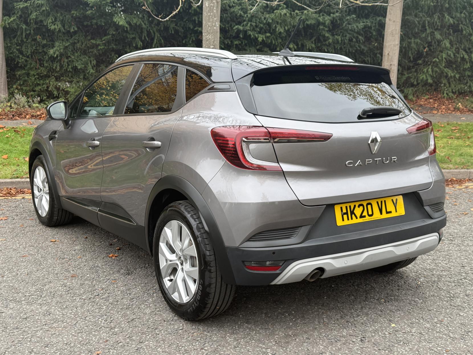 Renault Captur 1.5 Blue dCi Iconic SUV 5dr Diesel Manual Euro 6 (s/s) (95 ps)