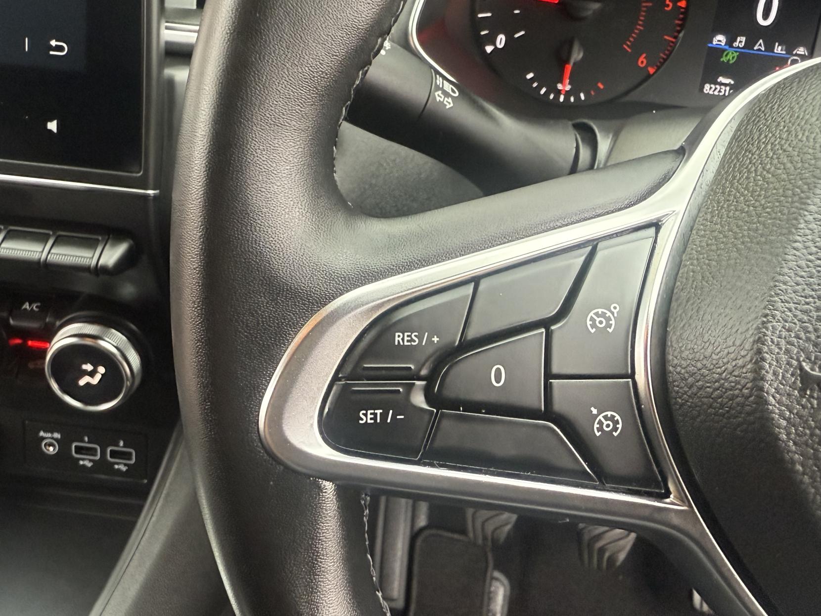 Renault Captur 1.5 Blue dCi Iconic SUV 5dr Diesel Manual Euro 6 (s/s) (95 ps)