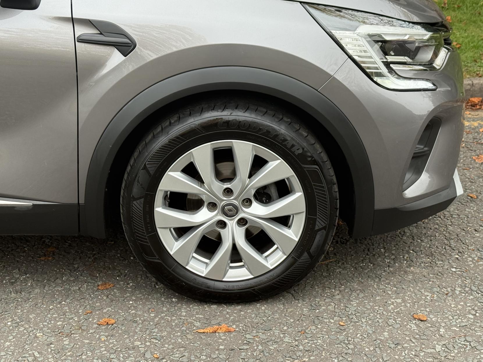 Renault Captur 1.5 Blue dCi Iconic SUV 5dr Diesel Manual Euro 6 (s/s) (95 ps)