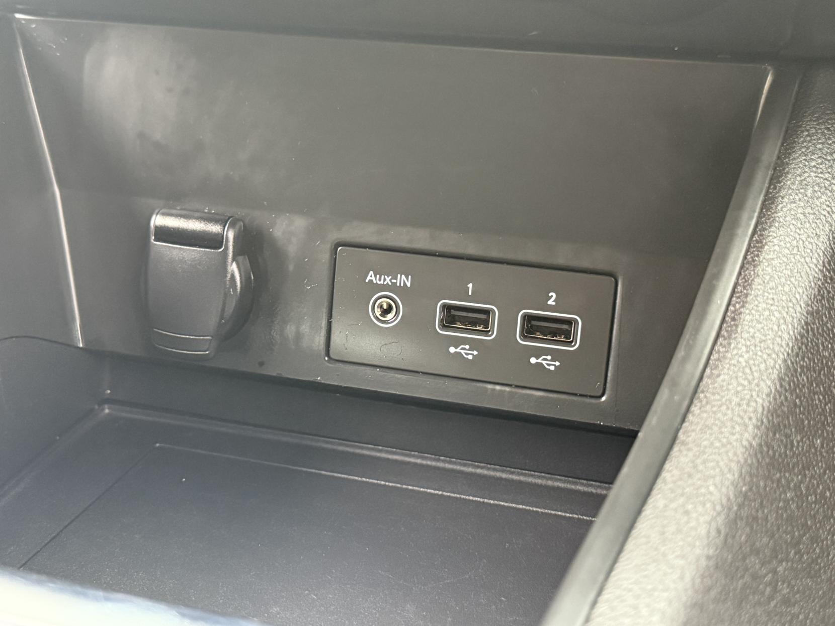 Renault Captur 1.5 Blue dCi Iconic SUV 5dr Diesel Manual Euro 6 (s/s) (95 ps)