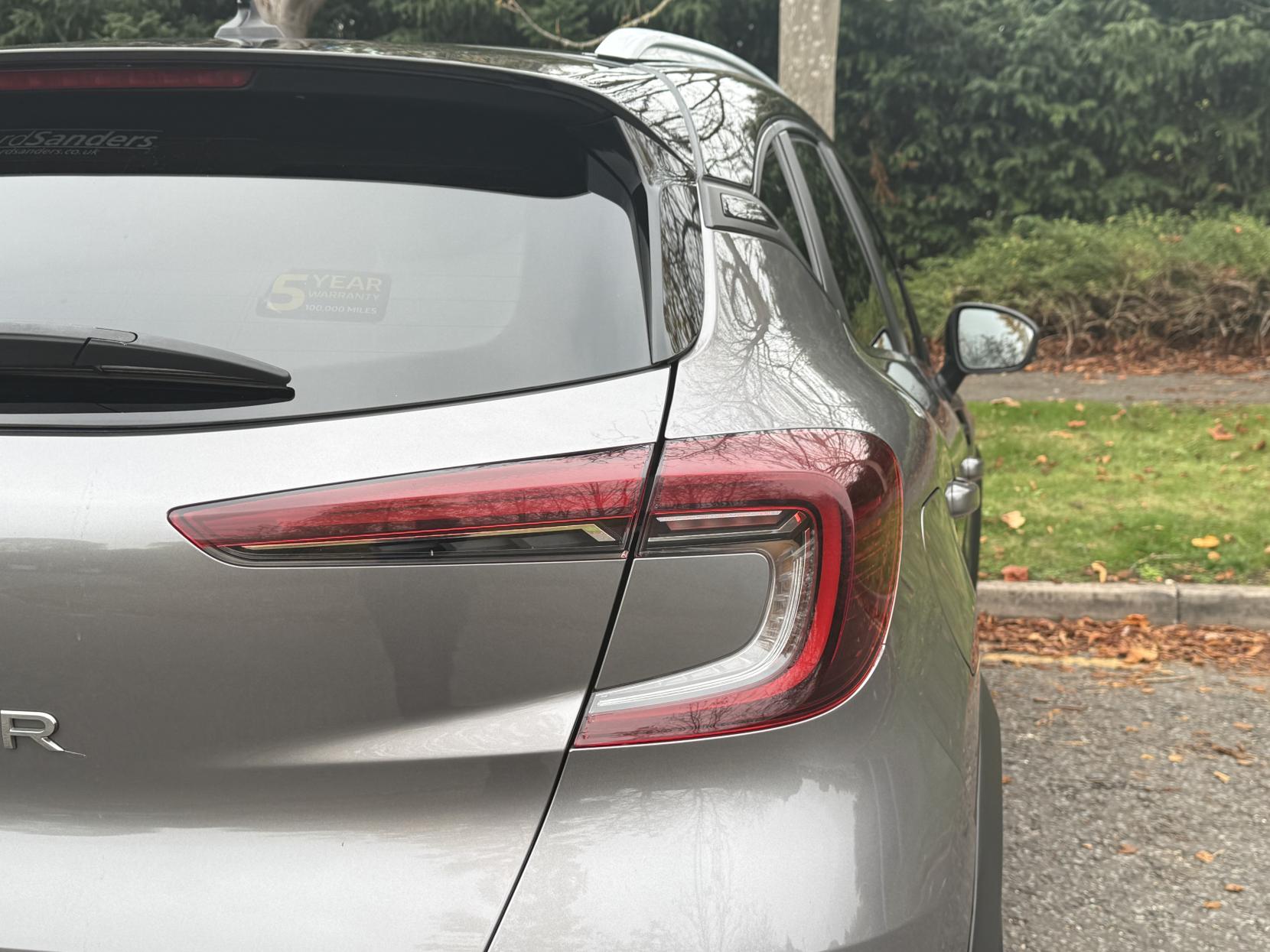 Renault Captur 1.5 Blue dCi Iconic SUV 5dr Diesel Manual Euro 6 (s/s) (95 ps)