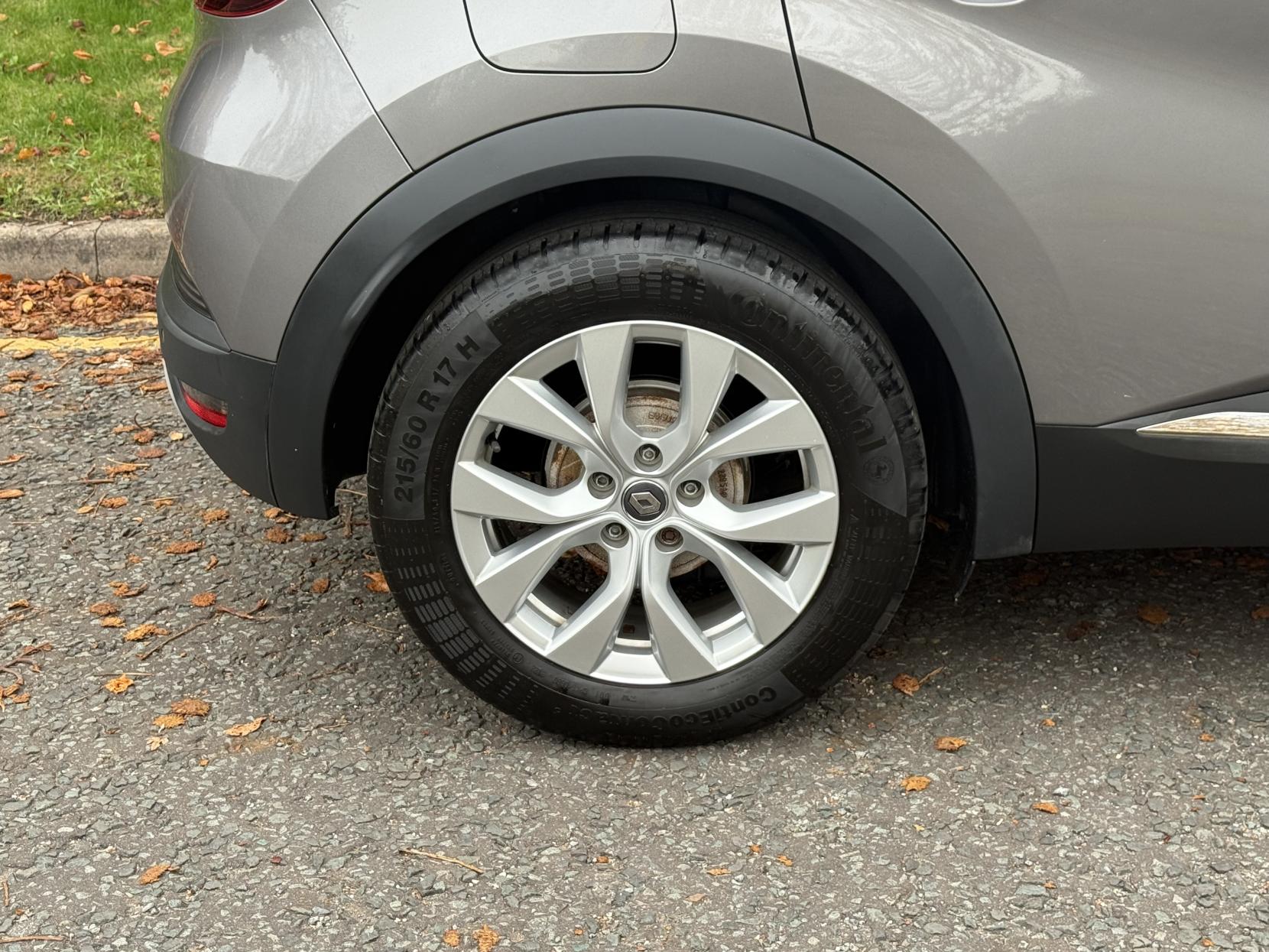 Renault Captur 1.5 Blue dCi Iconic SUV 5dr Diesel Manual Euro 6 (s/s) (95 ps)