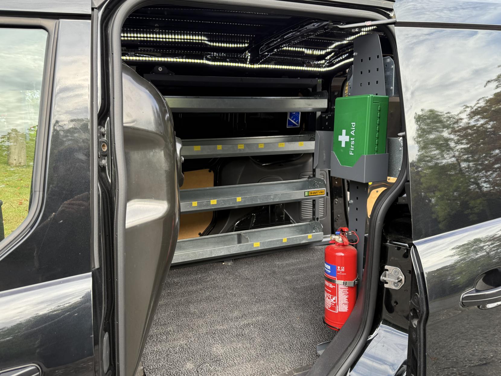 Ford Transit Connect 1.6 TDCi 200 Limited Panel Van 4dr Diesel Manual L1 H1 (124 g/km, 113 bhp)