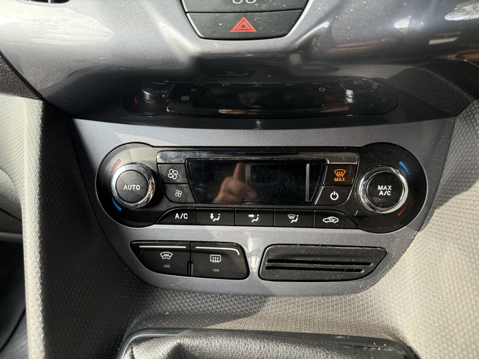 Ford Transit Connect 1.6 TDCi 200 Limited Panel Van 4dr Diesel Manual L1 H1 (124 g/km, 113 bhp)
