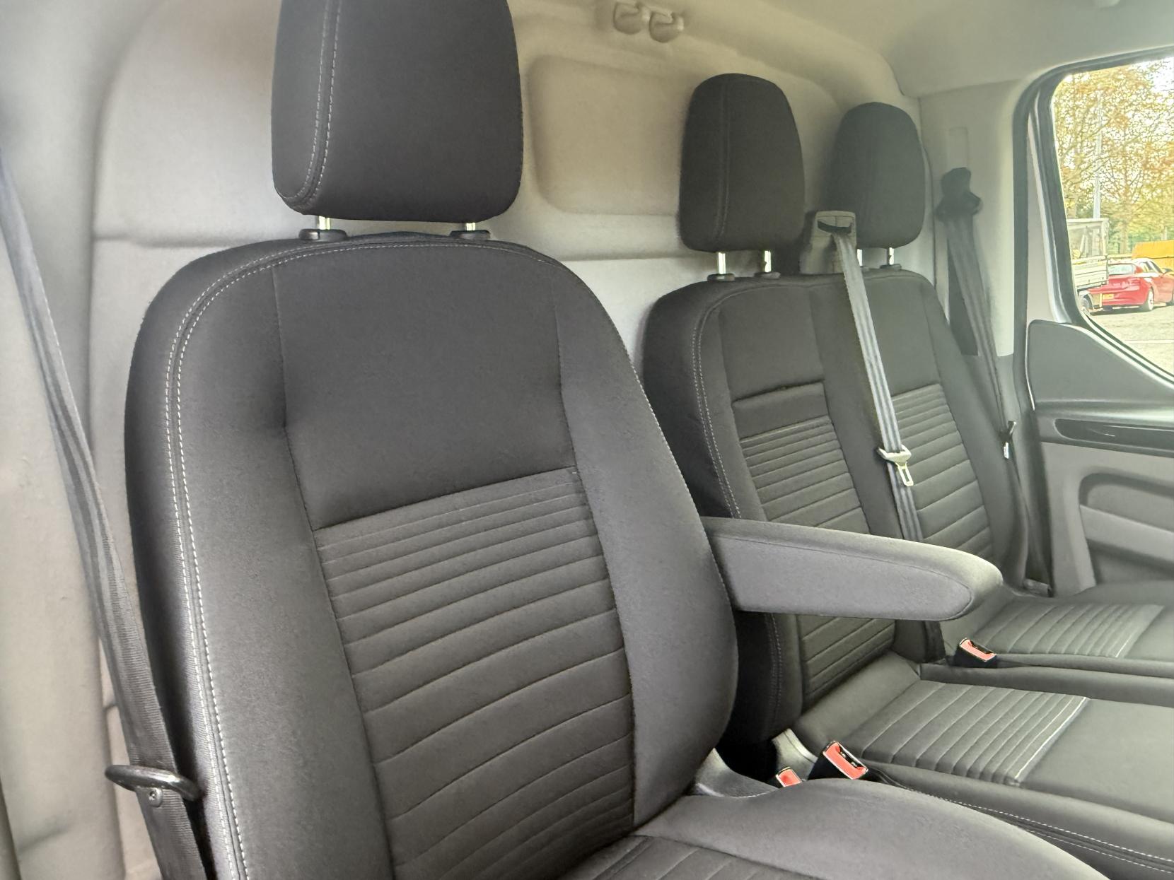 Ford Transit Custom 2.0 300 EcoBlue Limited Panel Van 5dr Diesel Manual L2 H1 Euro 6 (s/s) (130 ps)
