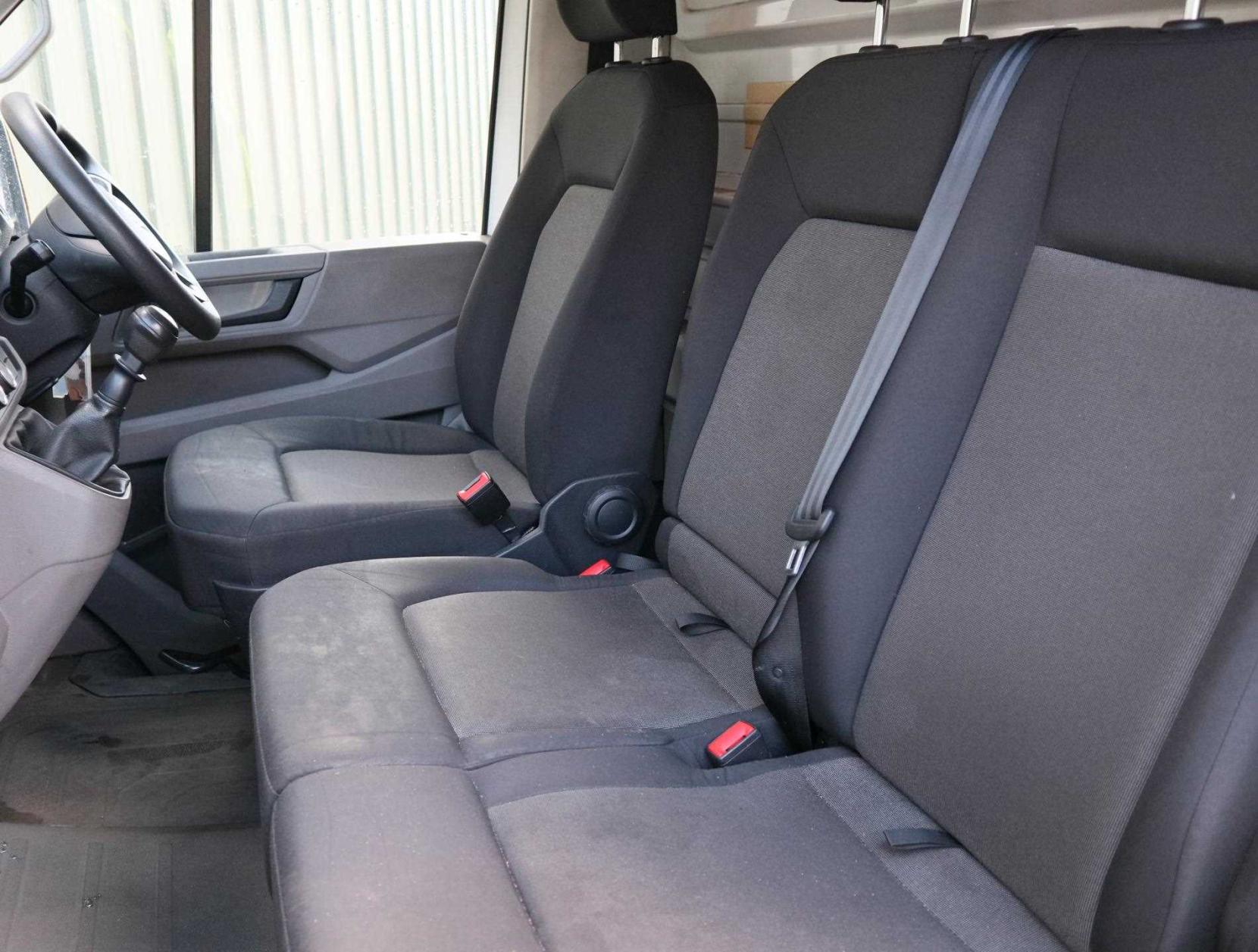 Volkswagen Crafter 2.0 TDI CR35 Startline Flat Frame Chassis Cab 2dr Diesel Manual FWD LWB Euro 6 (s/s) (Flat Frame) (140 ps)