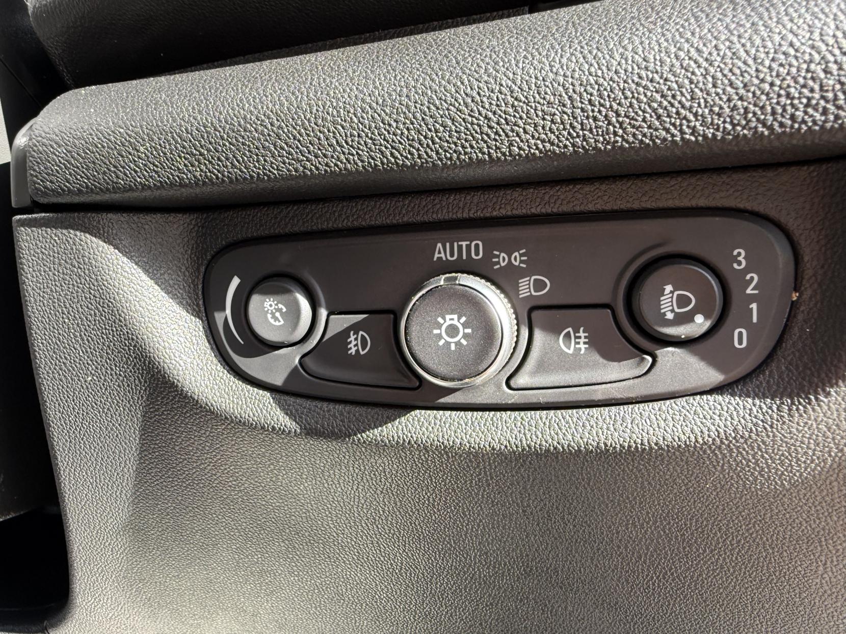 Vauxhall Insignia 1.5i Turbo GPF SRi VX Line Nav Grand Sport 5dr Petrol Automatic Euro 6 (s/s) (165 ps)