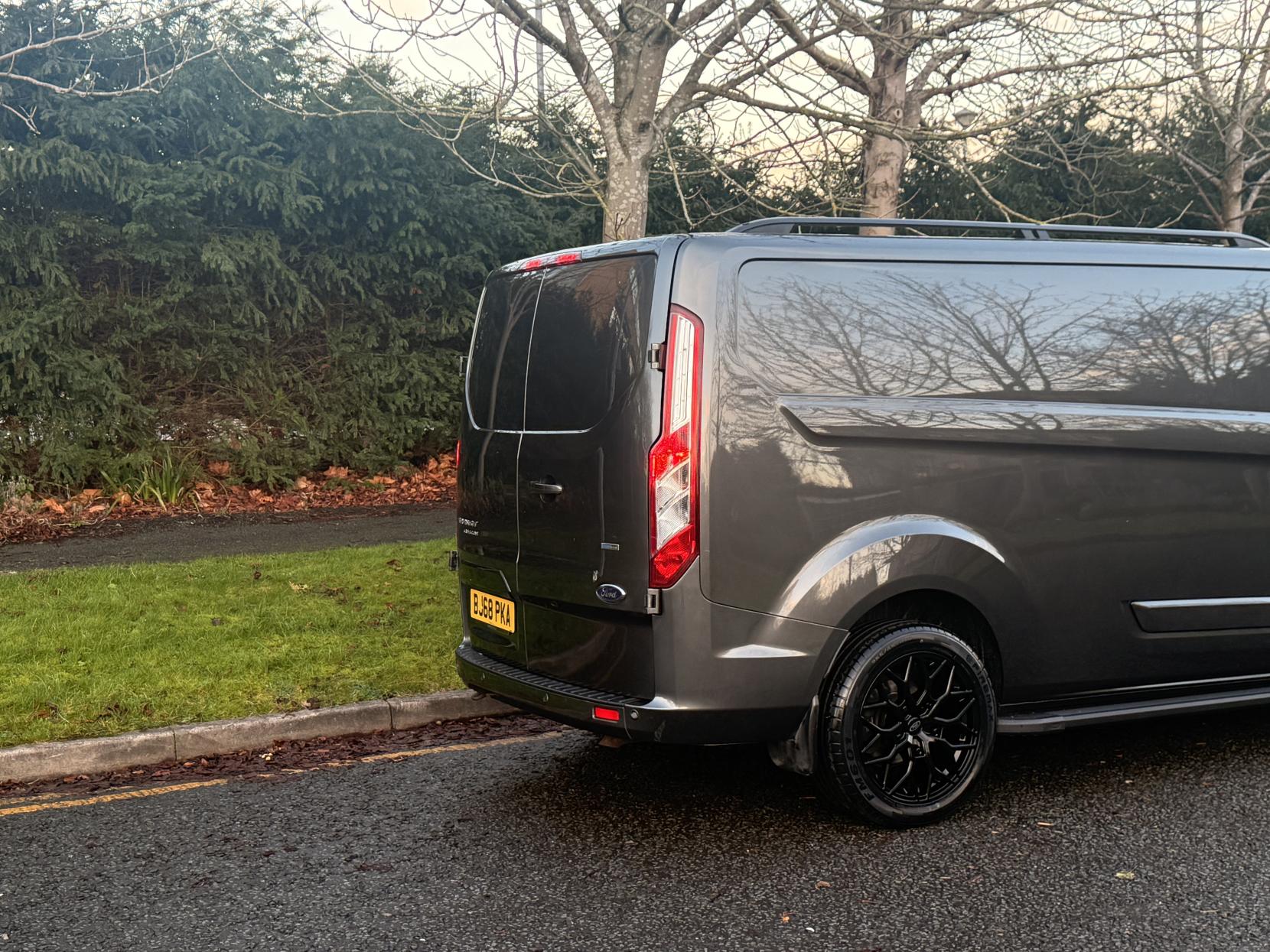 Ford Transit Custom 2.0 300 EcoBlue Limited Panel Van 5dr Diesel Auto L2 H1 Euro 6 (s/s) (170 ps)