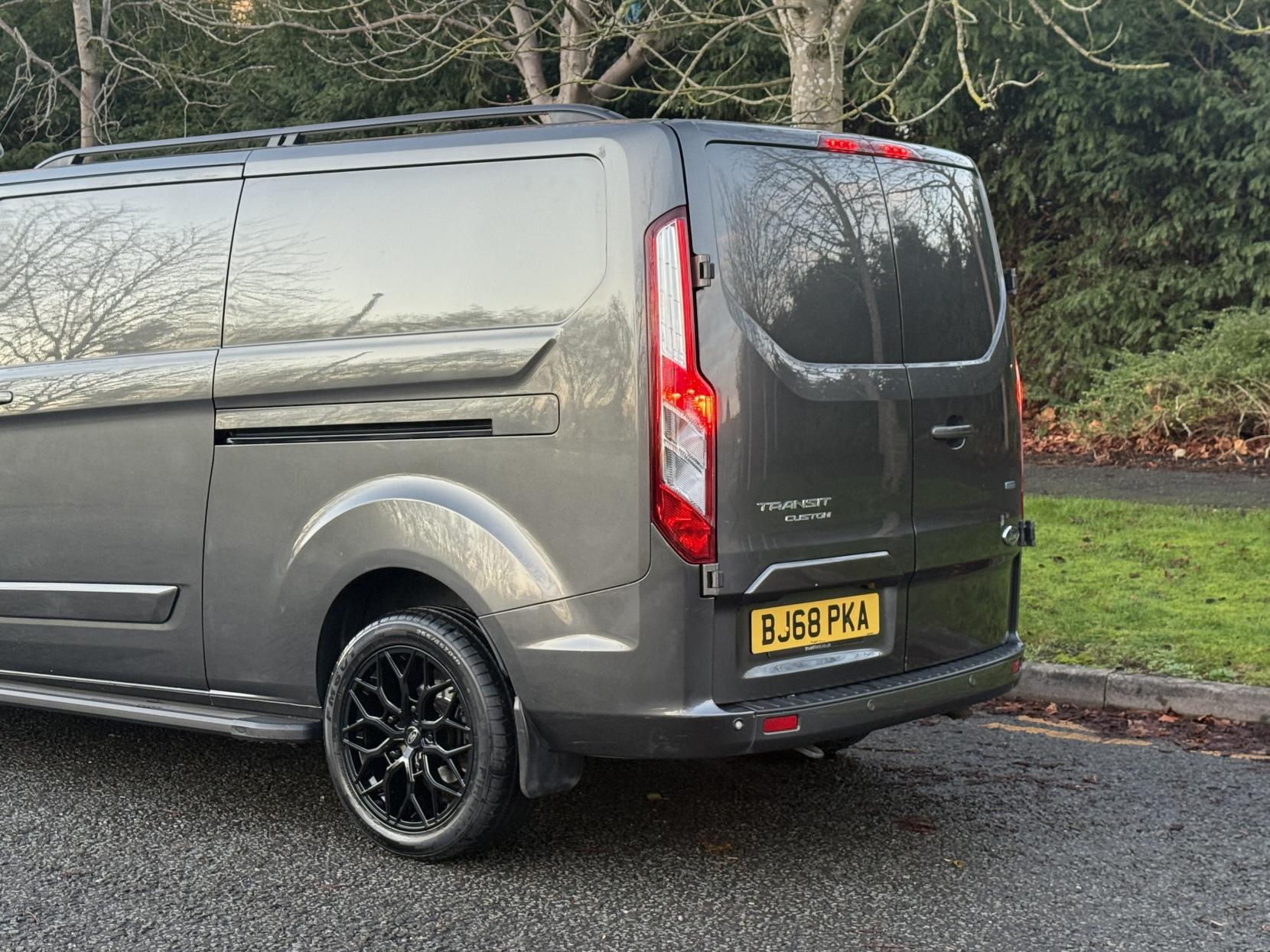 Ford Transit Custom 2.0 300 EcoBlue Limited Panel Van 5dr Diesel Auto L2 H1 Euro 6 (s/s) (170 ps)