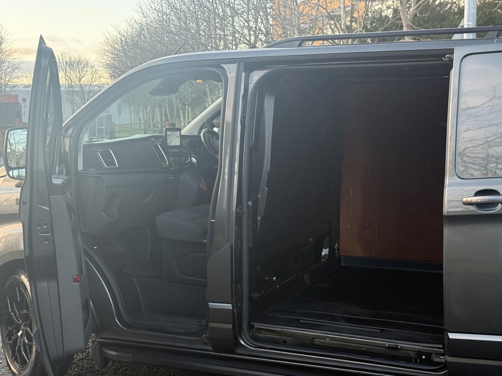 Ford Transit Custom 2.0 300 EcoBlue Limited Panel Van 5dr Diesel Auto L2 H1 Euro 6 (s/s) (170 ps)