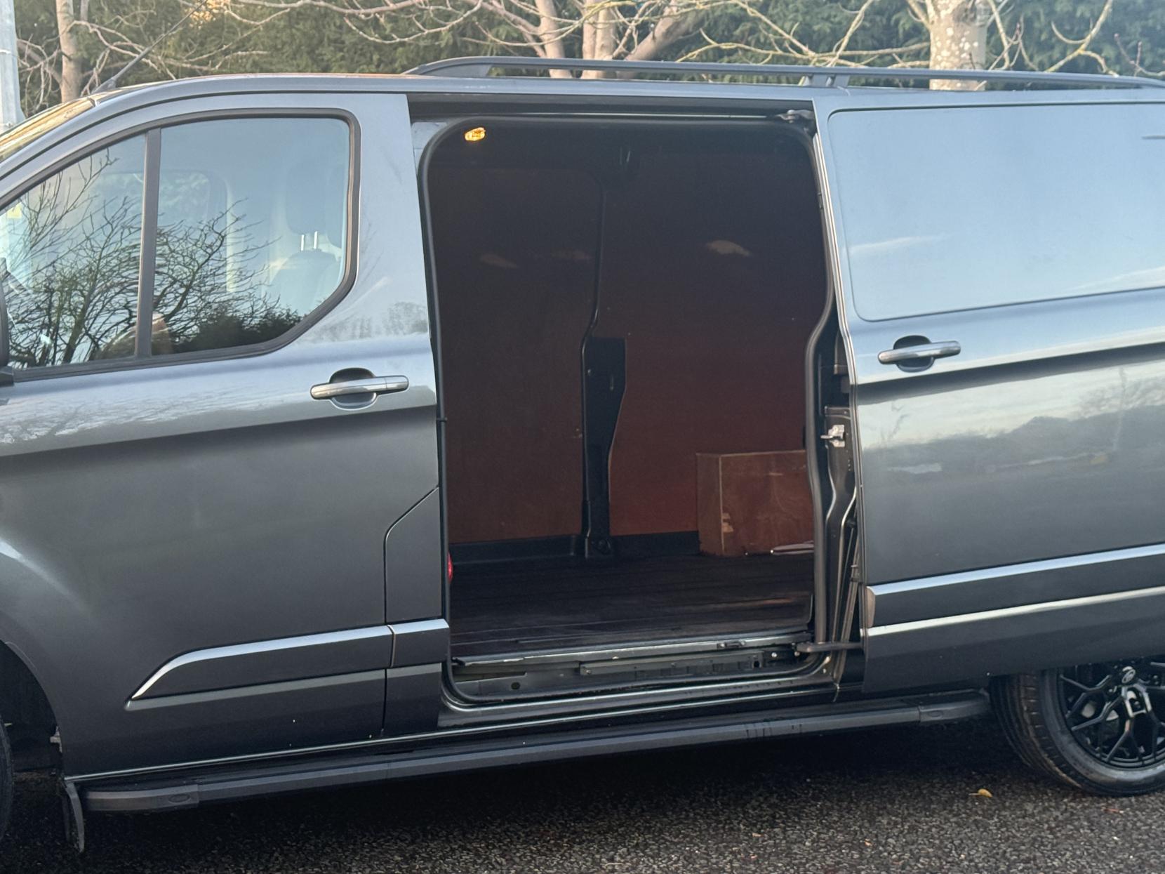 Ford Transit Custom 2.0 300 EcoBlue Limited Panel Van 5dr Diesel Auto L2 H1 Euro 6 (s/s) (170 ps)