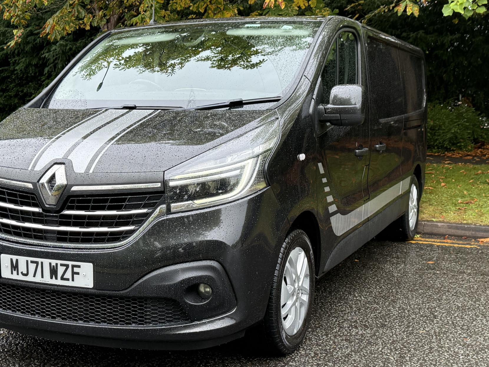 Renault Trafic 2.0 dCi ENERGY 30 Sport Panel Van 5dr Diesel Manual LWB Standard Roof Euro 6 (s/s) (120 ps)