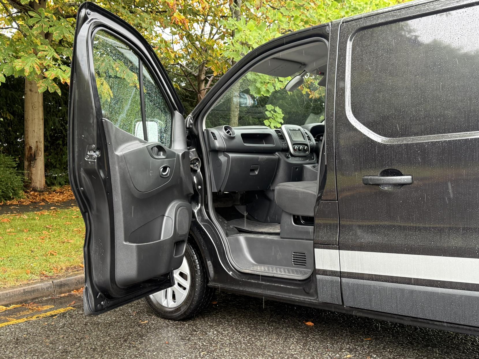 Renault Trafic 2.0 dCi ENERGY 30 Sport Panel Van 5dr Diesel Manual LWB Standard Roof Euro 6 (s/s) (120 ps)