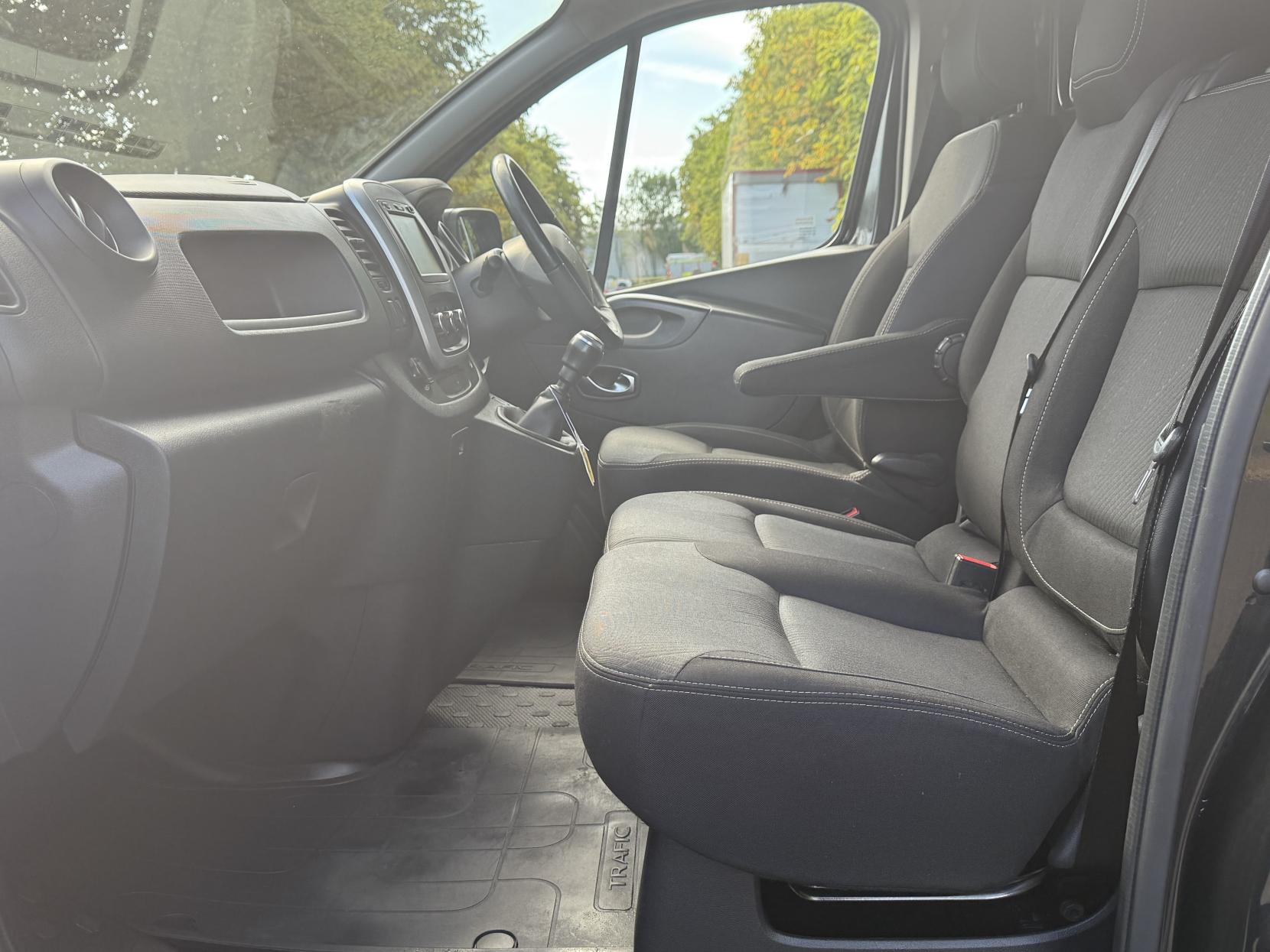 Renault Trafic 2.0 dCi ENERGY 30 Sport Panel Van 5dr Diesel Manual LWB Standard Roof Euro 6 (s/s) (120 ps)