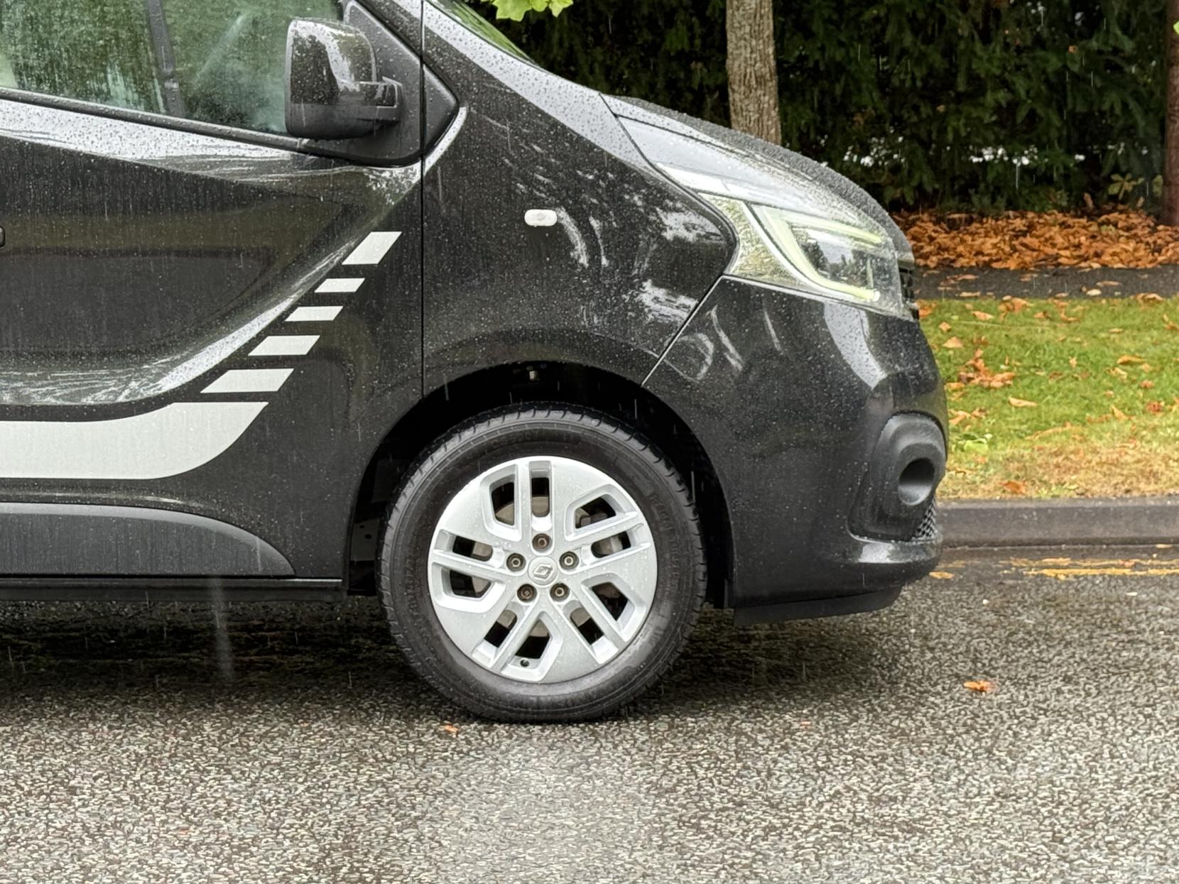 Renault Trafic 2.0 dCi ENERGY 30 Sport Panel Van 5dr Diesel Manual LWB Standard Roof Euro 6 (s/s) (120 ps)