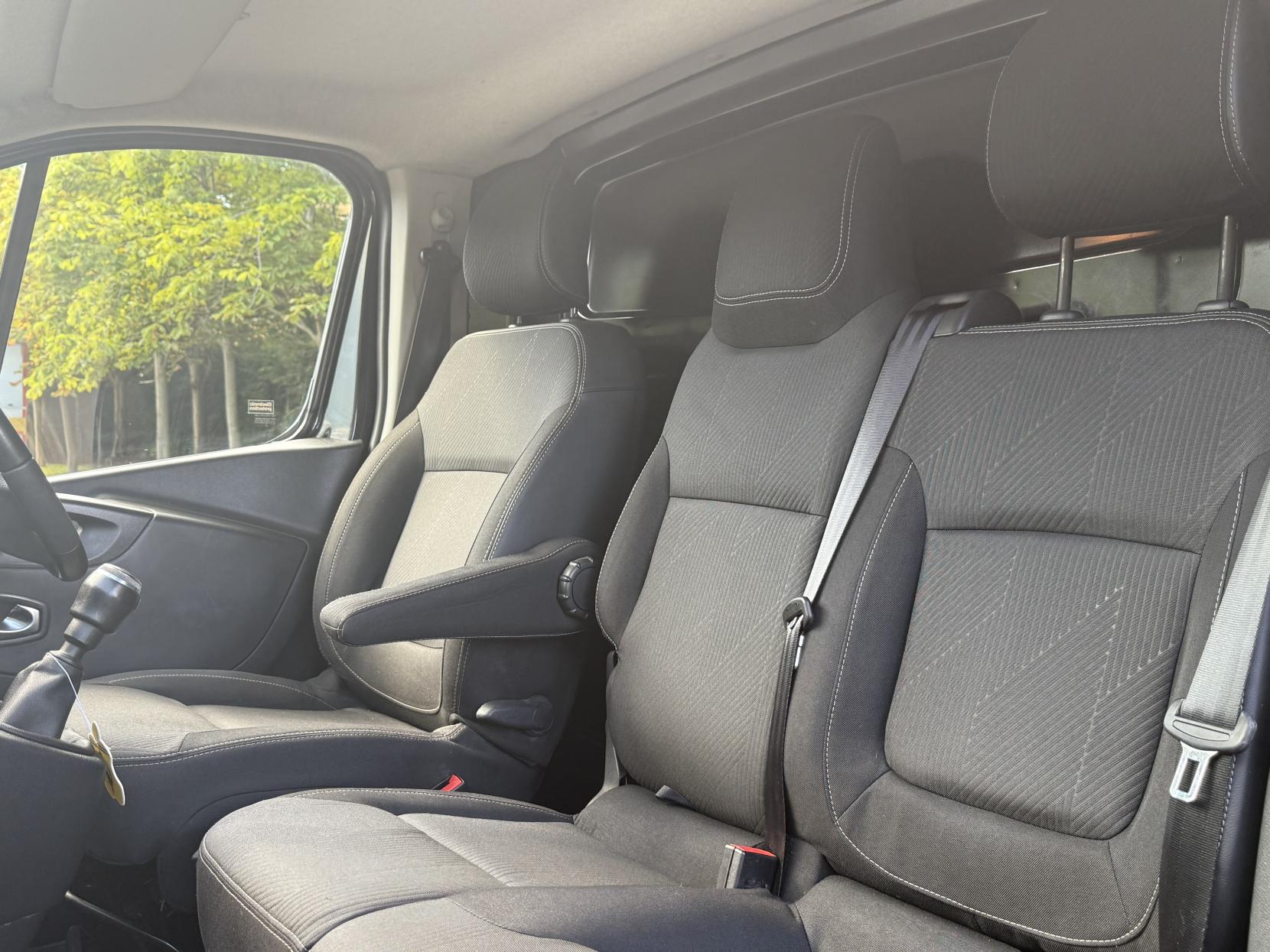 Renault Trafic 2.0 dCi ENERGY 30 Sport Panel Van 5dr Diesel Manual LWB Standard Roof Euro 6 (s/s) (120 ps)