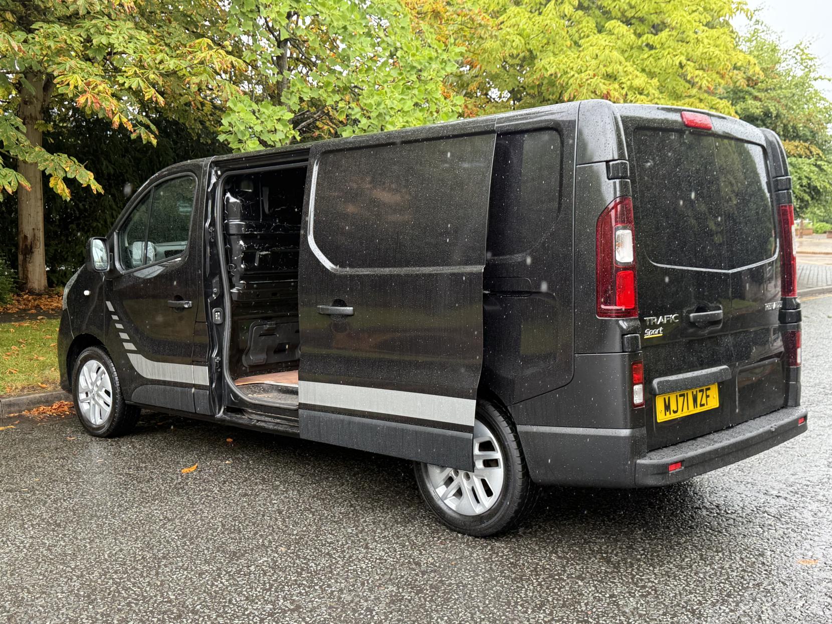 Renault Trafic 2.0 dCi ENERGY 30 Sport Panel Van 5dr Diesel Manual LWB Standard Roof Euro 6 (s/s) (120 ps)