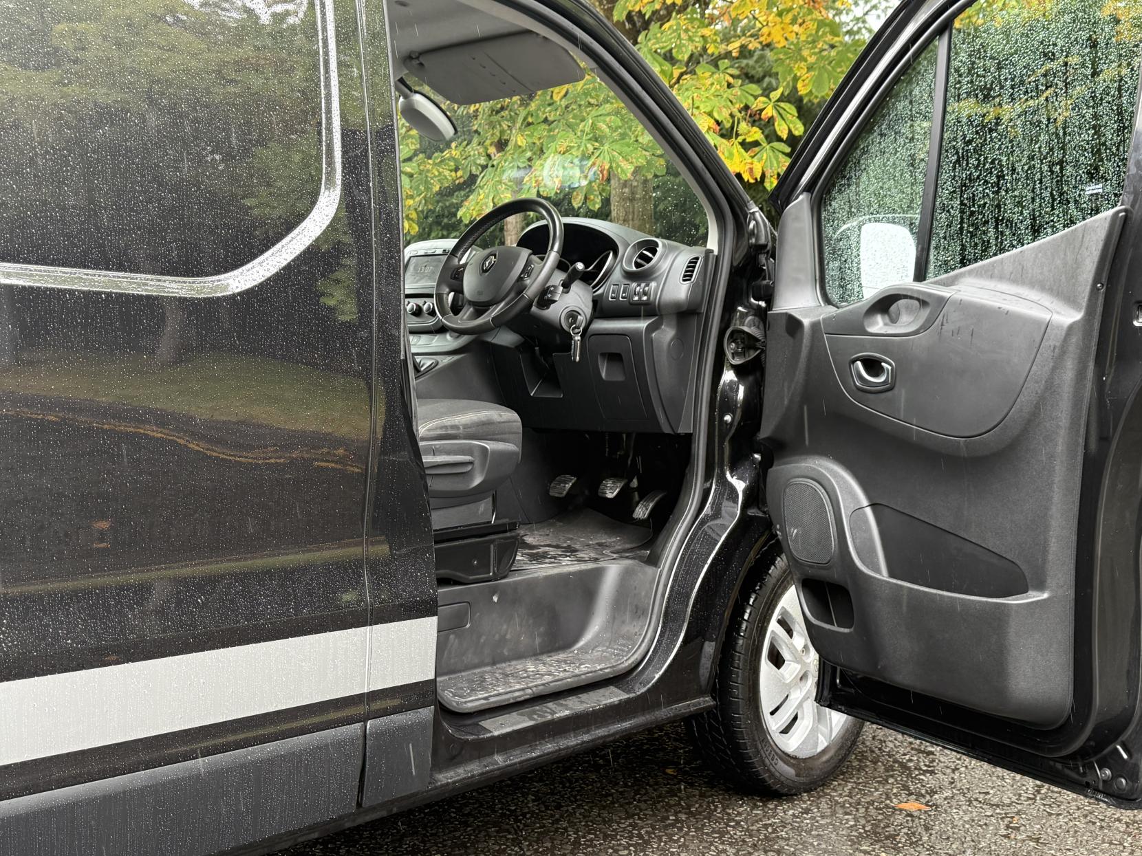 Renault Trafic 2.0 dCi ENERGY 30 Sport Panel Van 5dr Diesel Manual LWB Standard Roof Euro 6 (s/s) (120 ps)