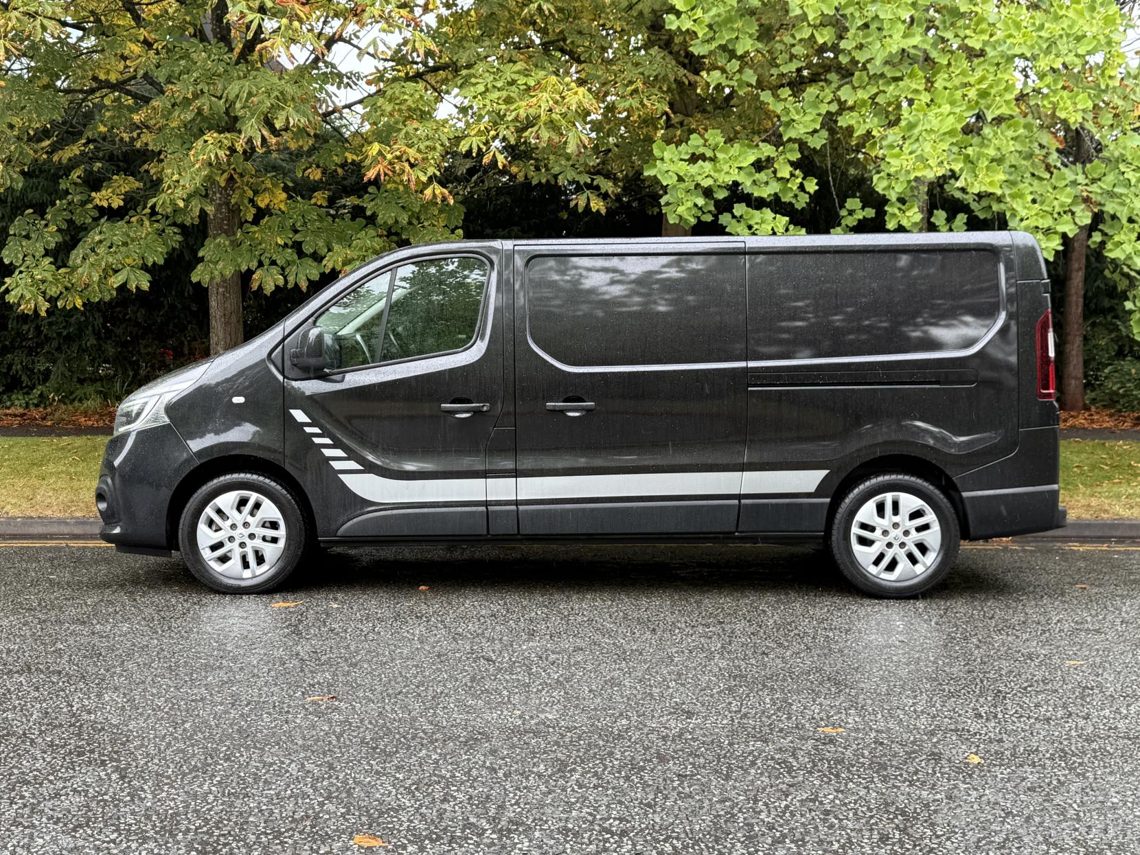 Renault Trafic 2.0 dCi ENERGY 30 Sport Panel Van 5dr Diesel Manual LWB Standard Roof Euro 6 (s/s) (120 ps)