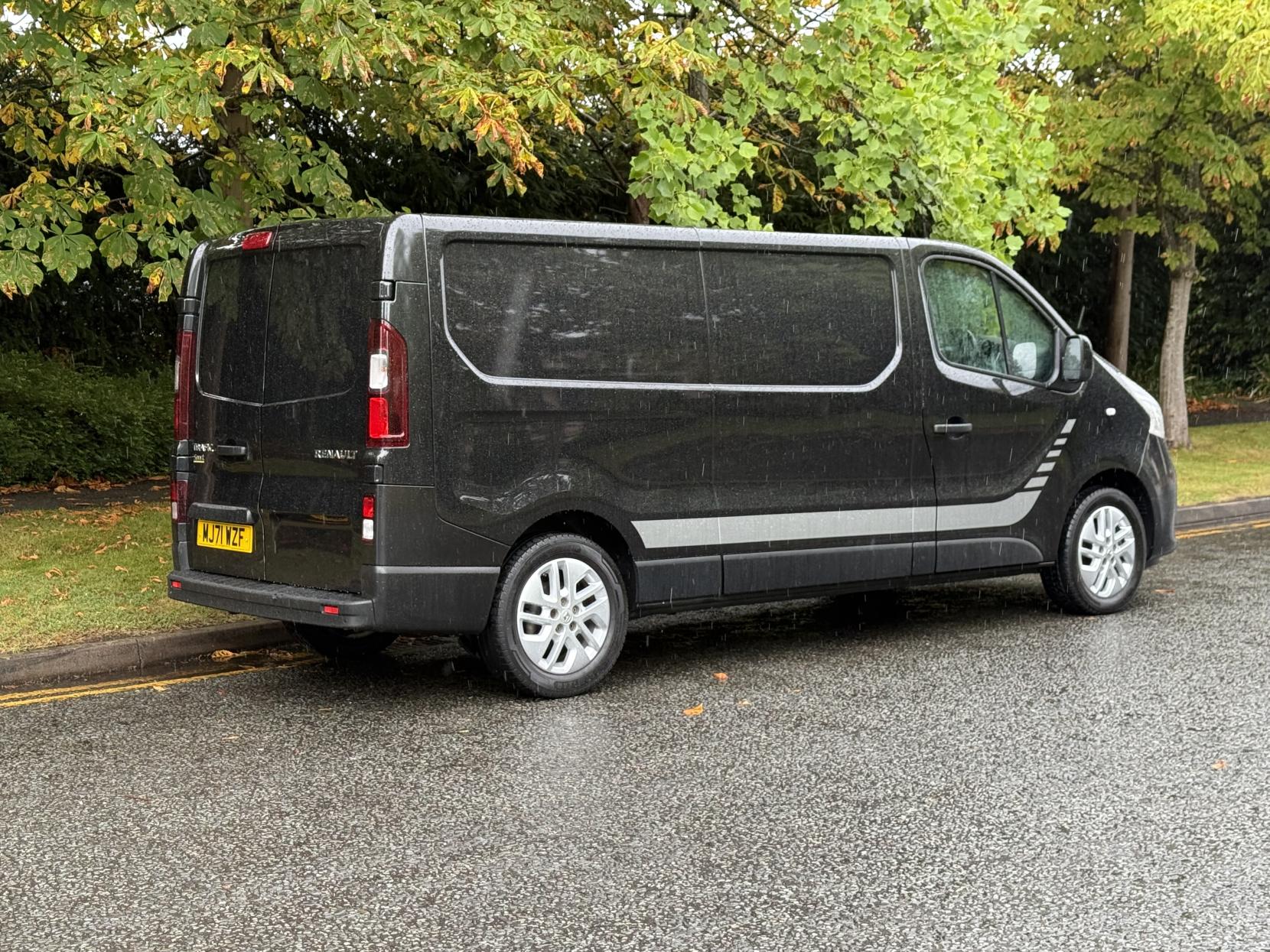 Renault Trafic 2.0 dCi ENERGY 30 Sport Panel Van 5dr Diesel Manual LWB Standard Roof Euro 6 (s/s) (120 ps)