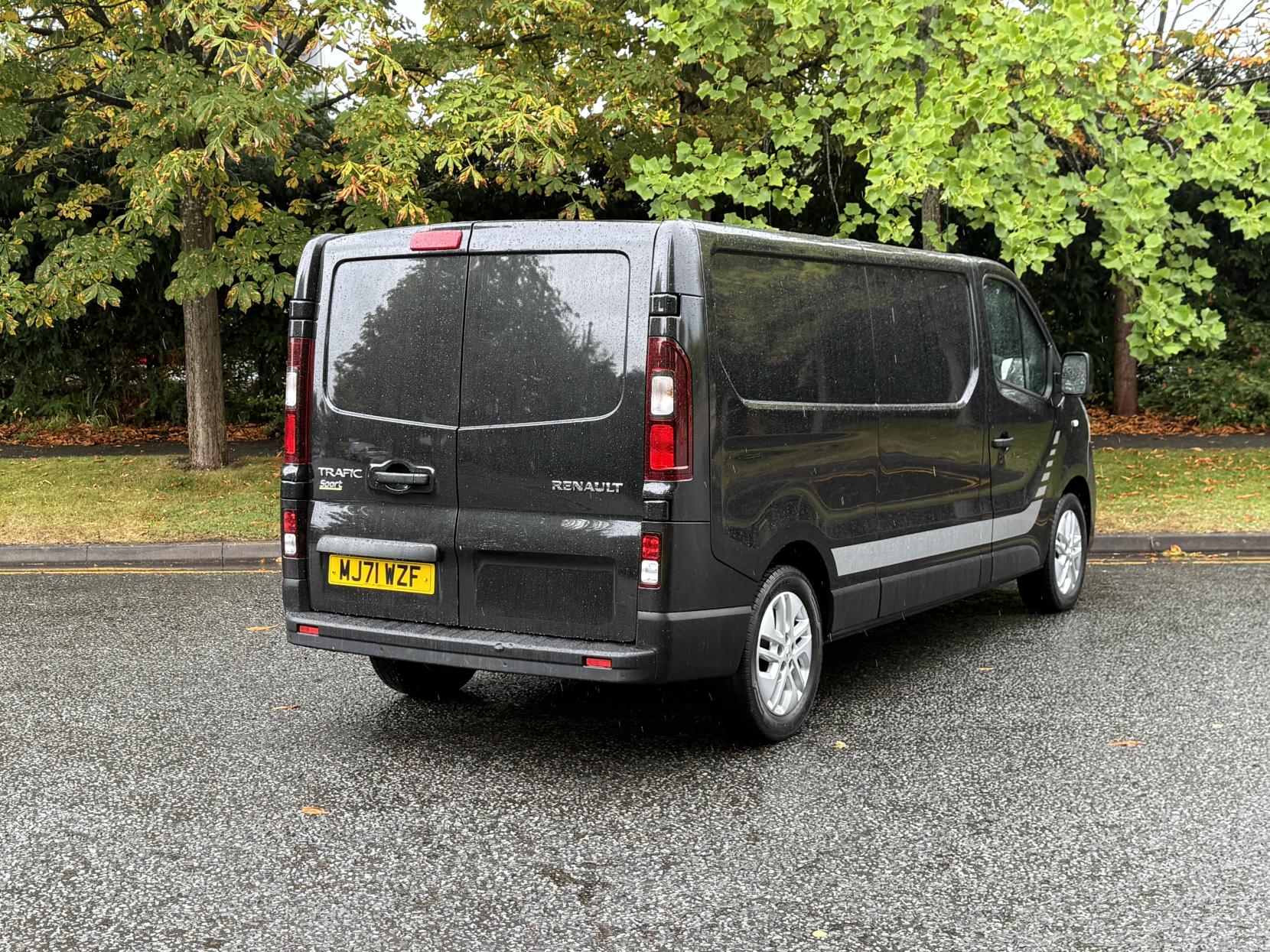 Renault Trafic 2.0 dCi ENERGY 30 Sport Panel Van 5dr Diesel Manual LWB Standard Roof Euro 6 (s/s) (120 ps)