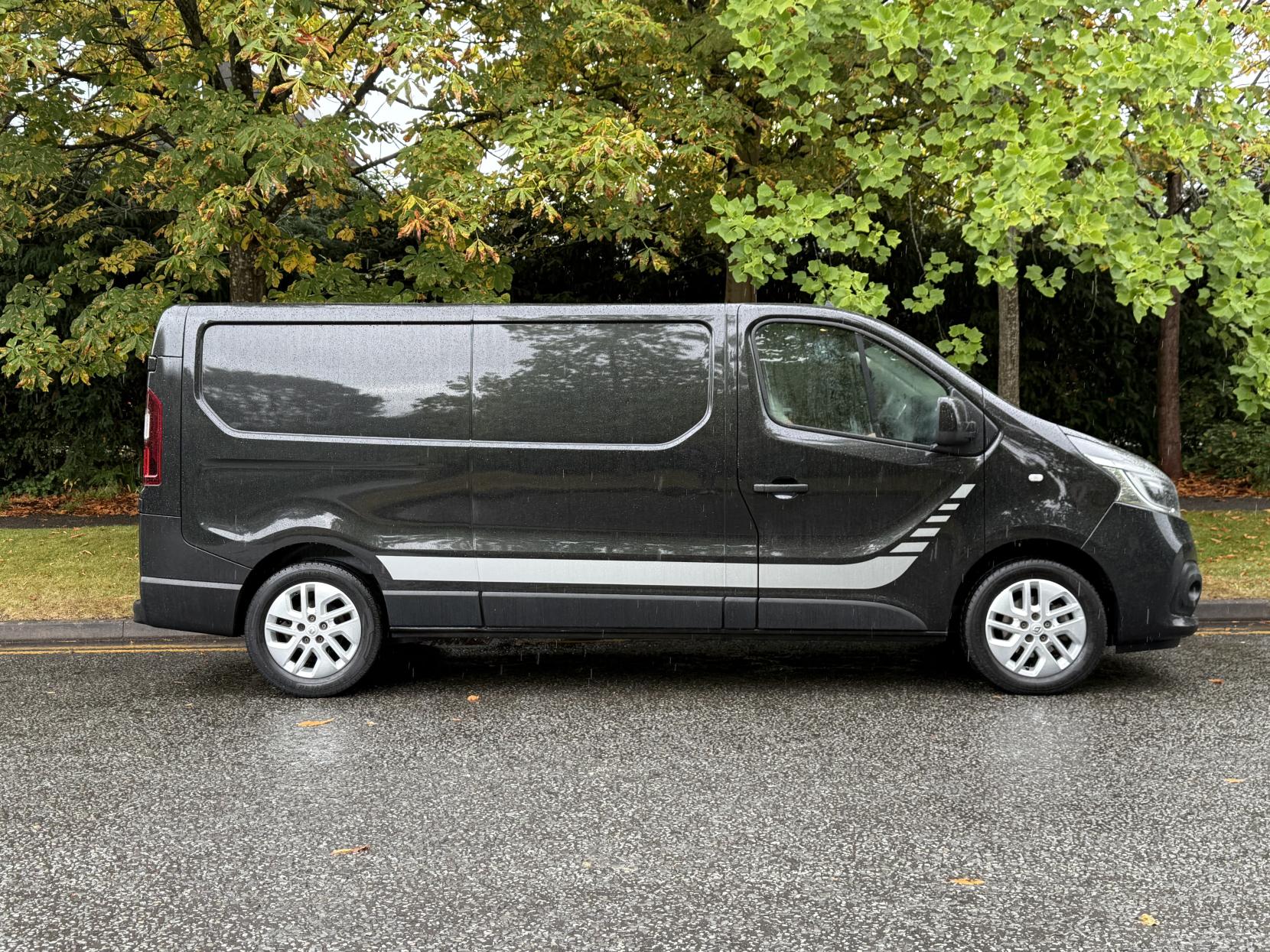 Renault Trafic 2.0 dCi ENERGY 30 Sport Panel Van 5dr Diesel Manual LWB Standard Roof Euro 6 (s/s) (120 ps)