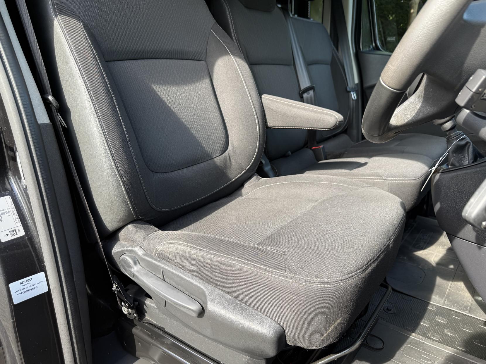 Renault Trafic 2.0 dCi ENERGY 30 Sport Panel Van 5dr Diesel Manual LWB Standard Roof Euro 6 (s/s) (120 ps)